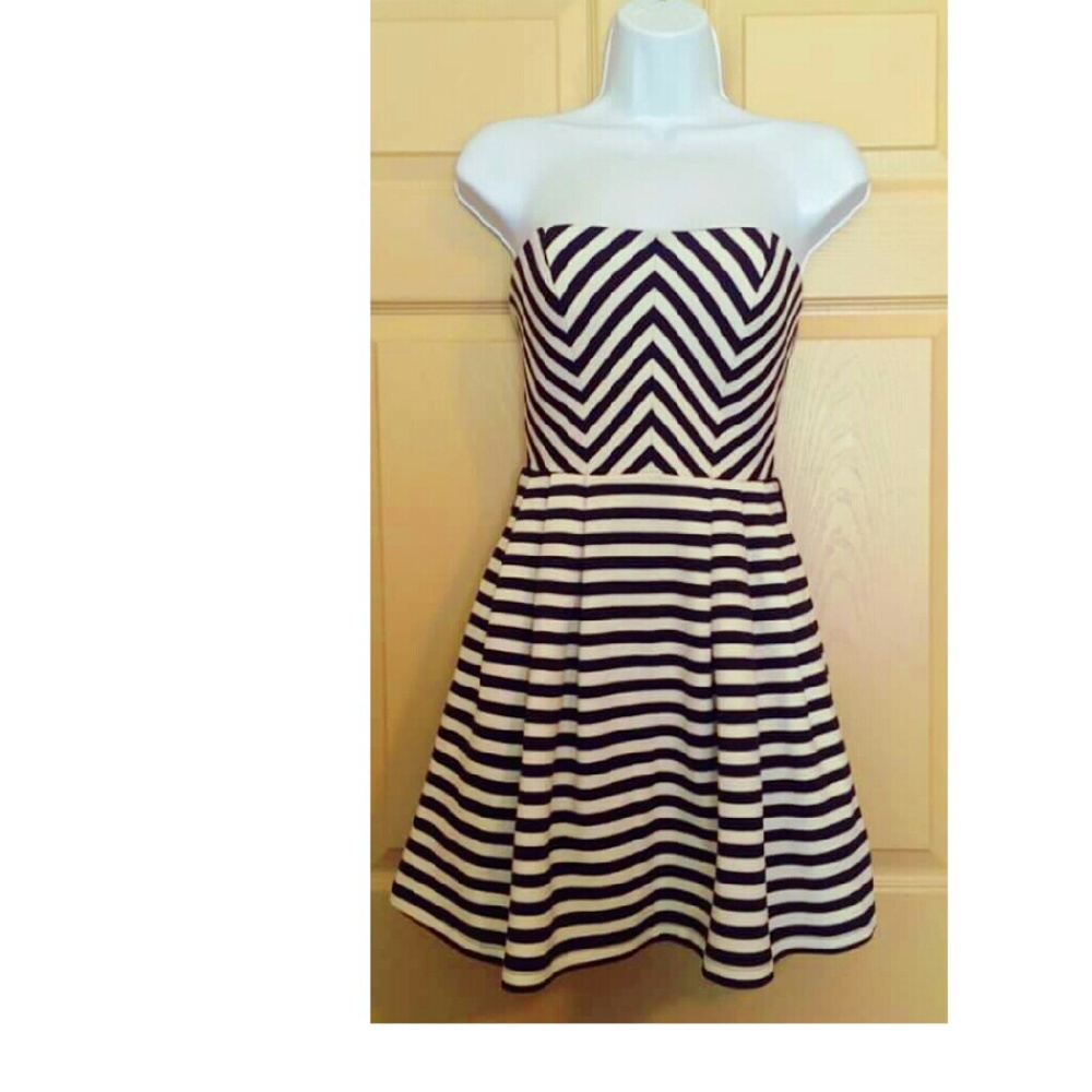 STRAPLESS WHITE & BLUE NAUTICAL DRESS